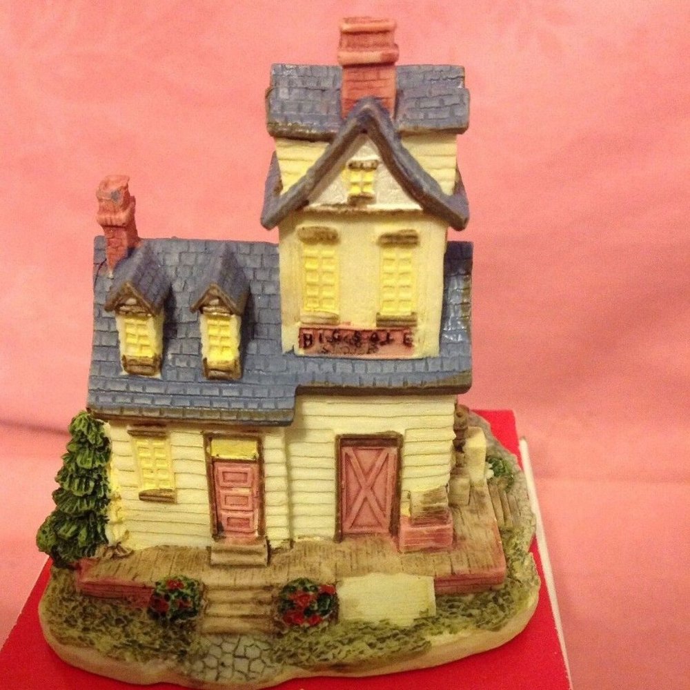 NIB! The Americana Collection AH22 Tully's General Store Handcrafted Resin ~1993